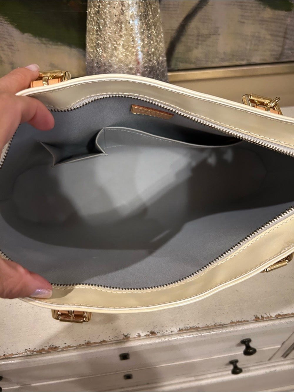 Louis Vuitton Perle Monogram Vernis Brentwood Bag - Picture 13 of 14